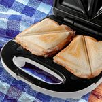 Sandwichera-con-algo